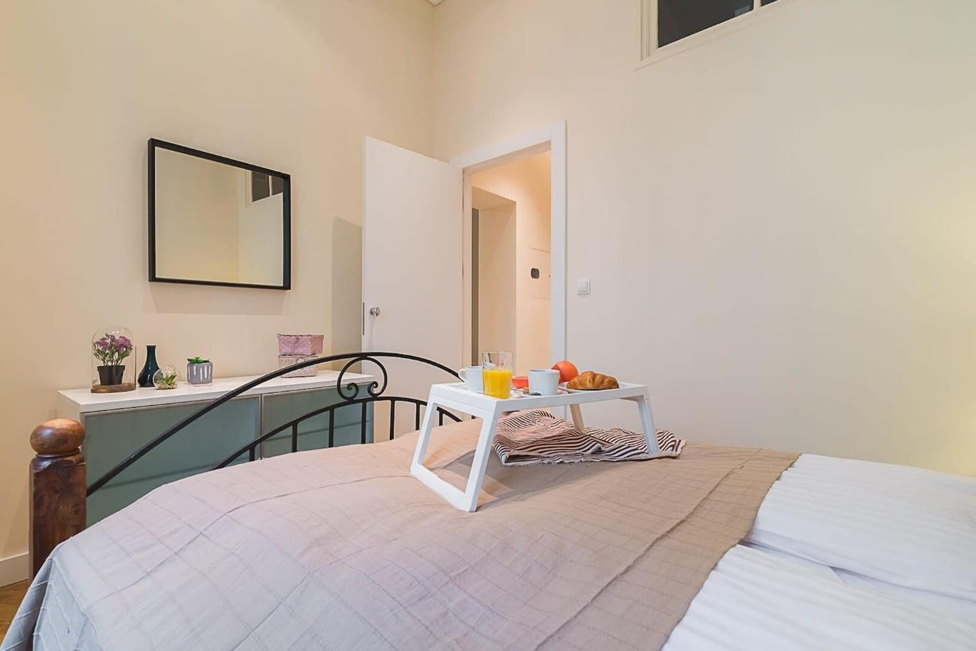 Rent Like Home - Hoza 39 Varşovia Exterior foto